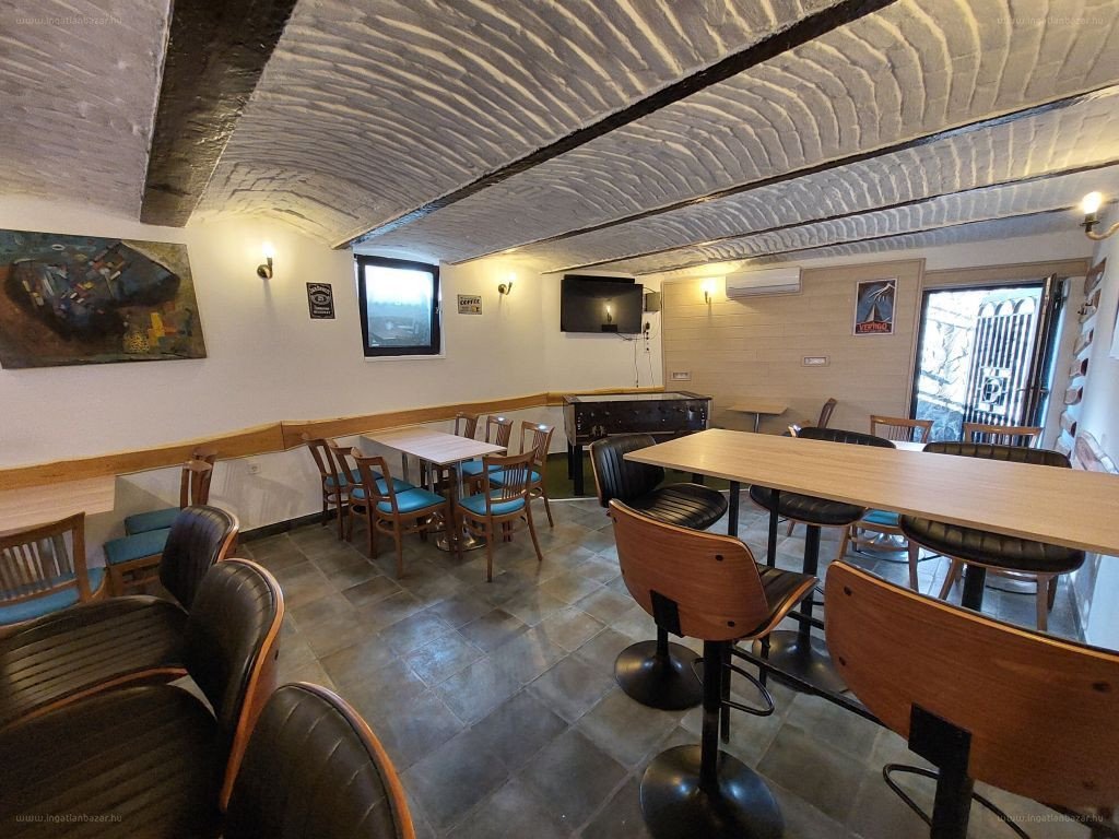 Üzlethelyiség · 93 m² · 77.500.000 Ft