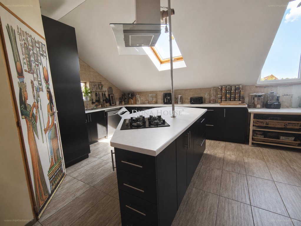 6 bed · 216m² · Ház · 99.900.000 ft