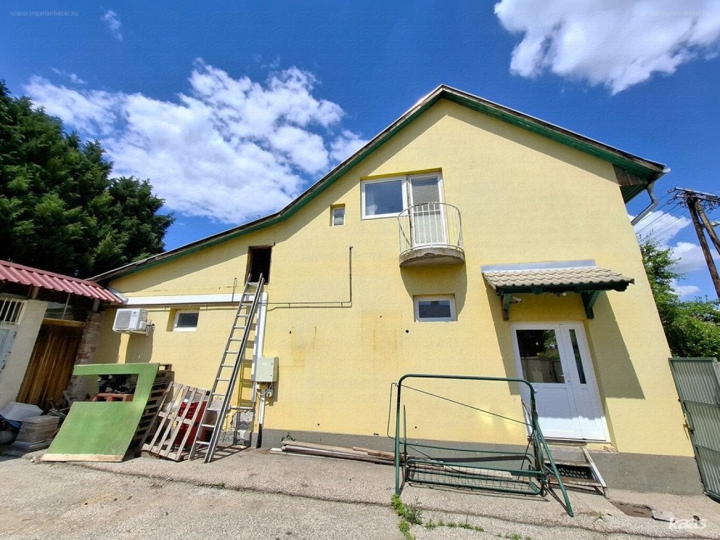 Ház · 5 hálószoba · 410 m² · 144.900.000 Ft