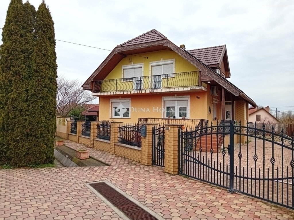 Ház · 5 hálószoba · 223 m² · 85.900.000 Ft