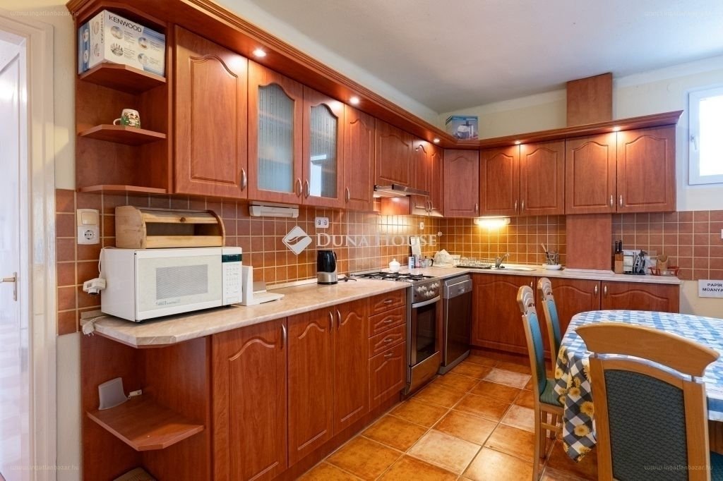 Ház · 5 hálószoba · 386 m² · 169.900.000 Ft