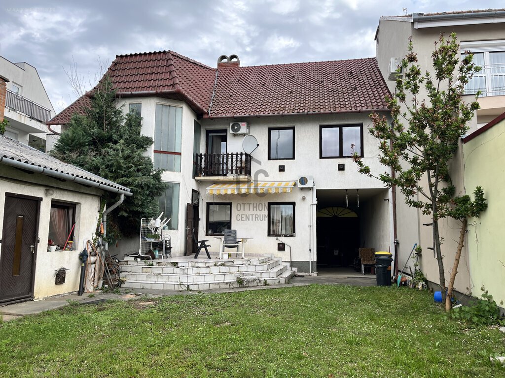 6 bed · 275m² · Családi ház · 105.000.000 ft