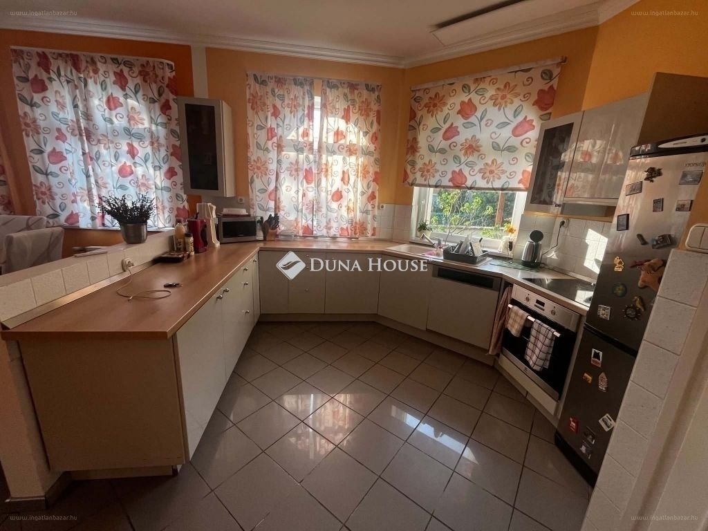 6 bed · 300m² · Családi ház · 174.000.000 ft