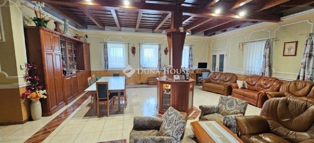 6 bed · 490m² · Ház · 159.990.000 ft