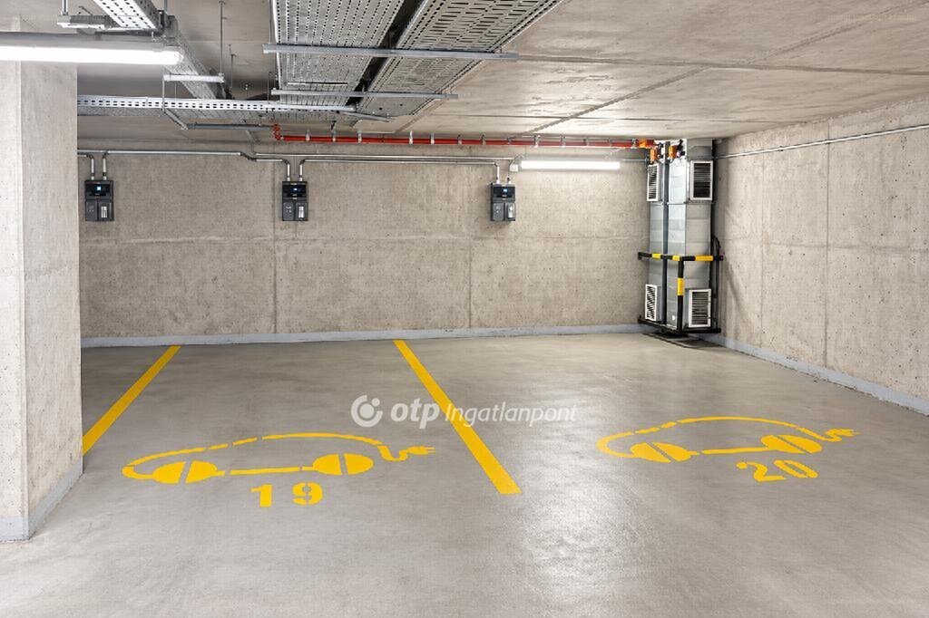 Garázs · 15 m² · 8.900.000 Ft