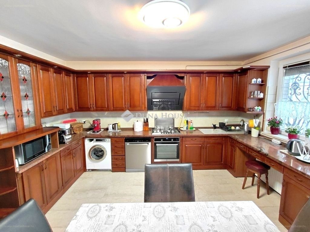 Ház · 3 hálószoba · 205 m² · 270.000.000 Ft