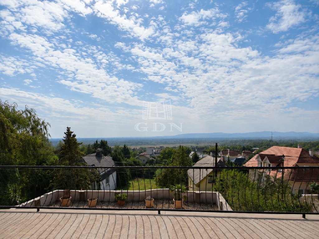 Ház · 6 hálószoba · 310 m² · 309.000.000 Ft