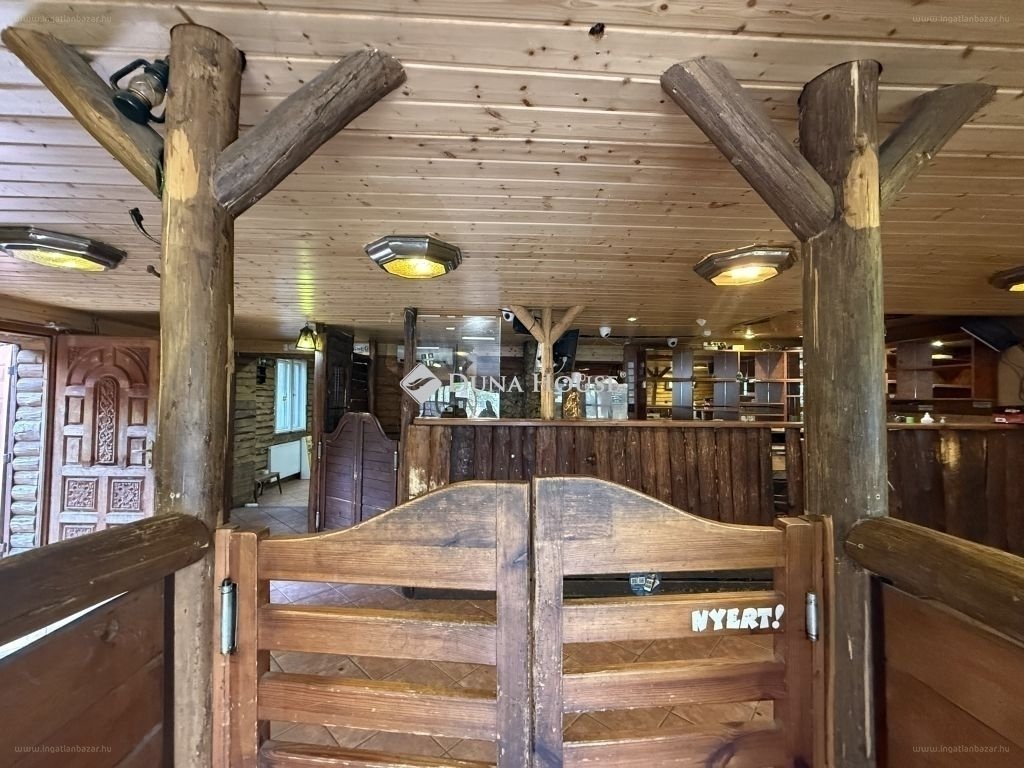 Ház · 9 hálószoba · 254 m² · 129.990.000 Ft