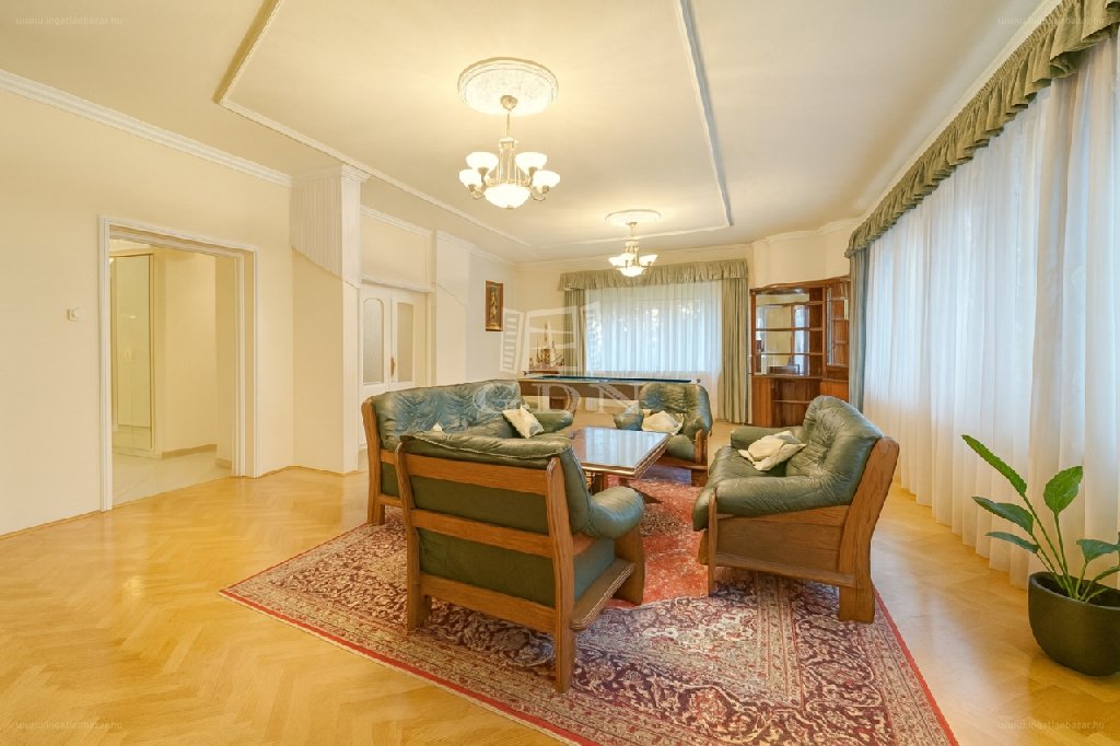 Ház · 5 hálószoba · 317 m² · 349.000.000 Ft