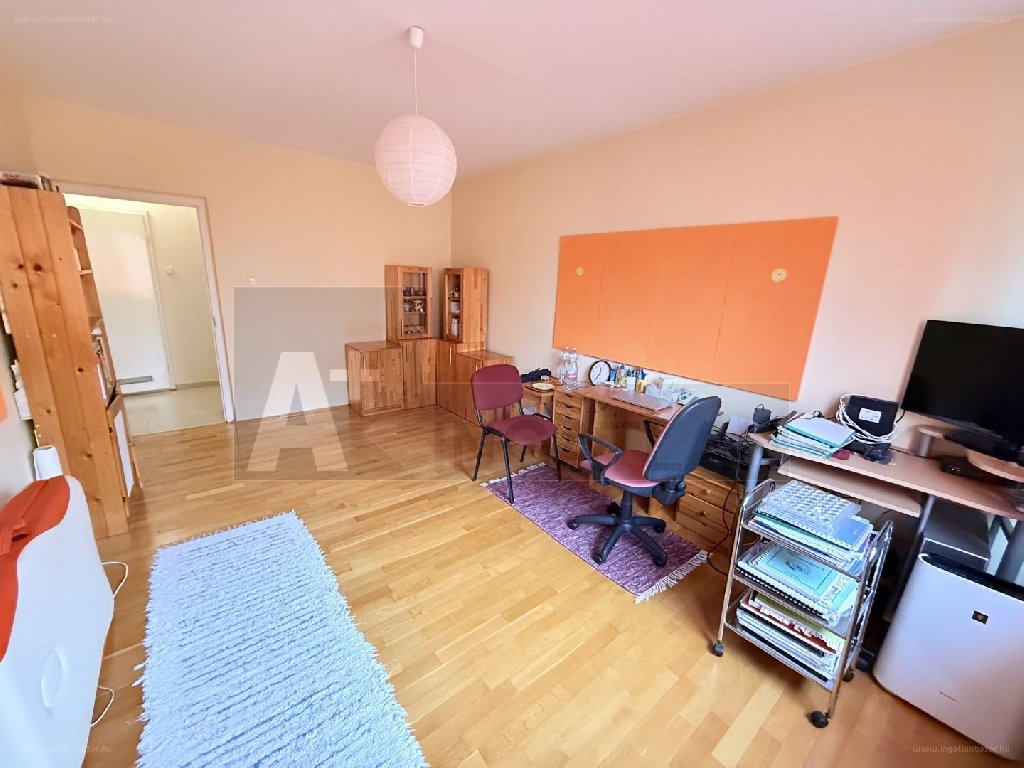 Lakás · 3 hálószoba · 60 m² · 56.000.000 Ft