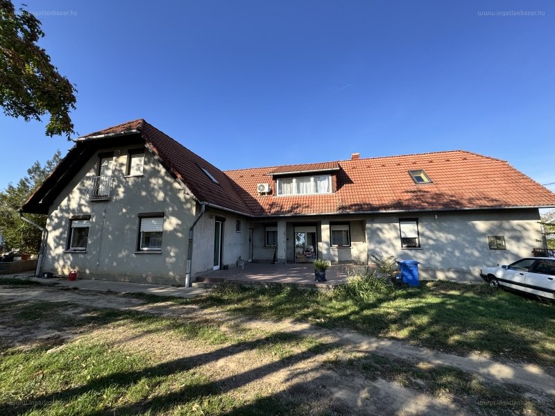 Ház · 6 hálószoba · 325 m² · 99.900.000 Ft