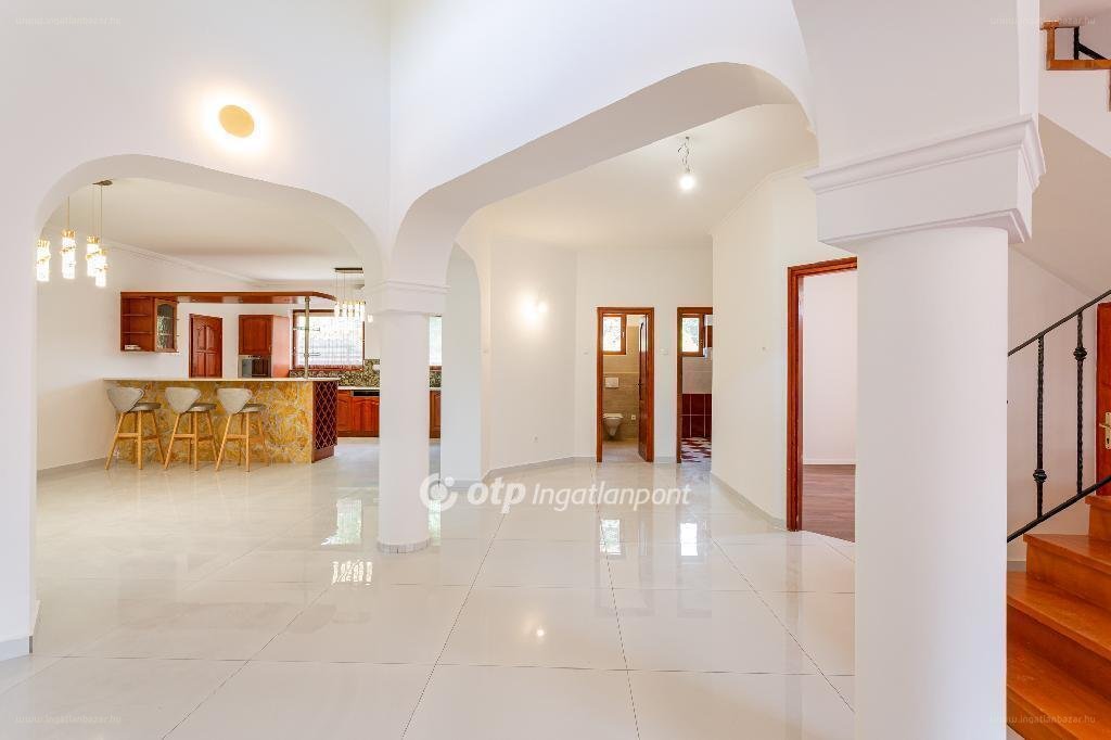 5 bed · 280m² · Családi ház · 149.900.000 ft