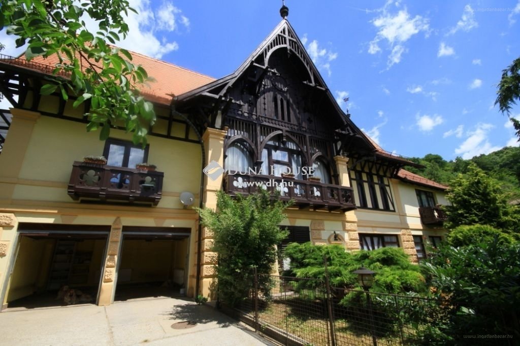 6 bed · 443m² · Családi ház · 180.000.000 ft