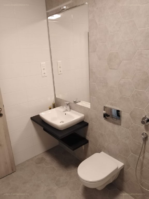 Belváros, Pécs, ingatlan, kiadó, lakás, 50 m2