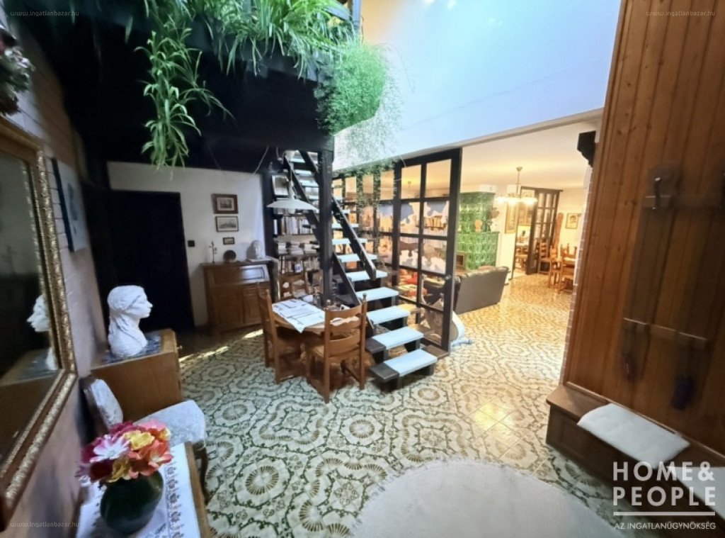 Ház · 4 hálószoba · 250 m² · 244.990.000 Ft