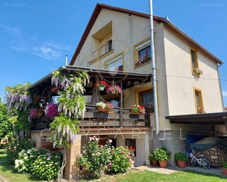 6 bed · 260m² · Családi ház · 148.000.000 ft