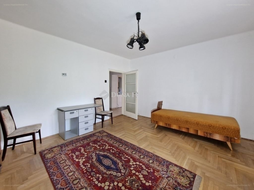 6 bed · 200m² · Ház · 127.900.000 ft