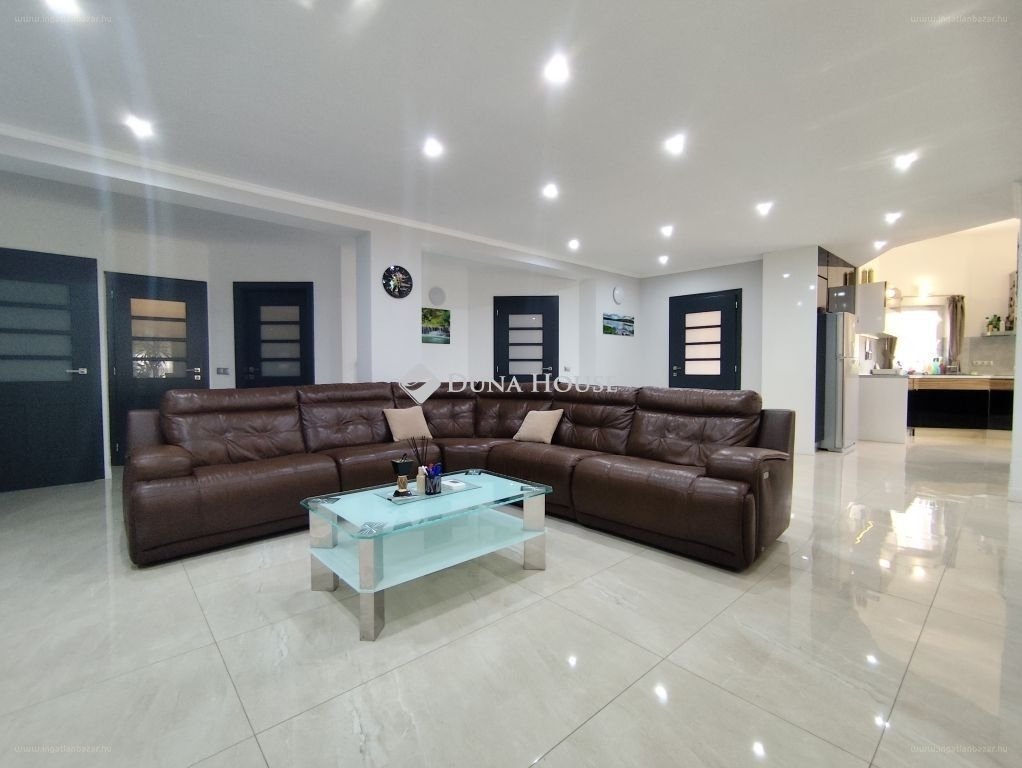 Ház · 4 hálószoba · 305 m² · 179.000.000 Ft