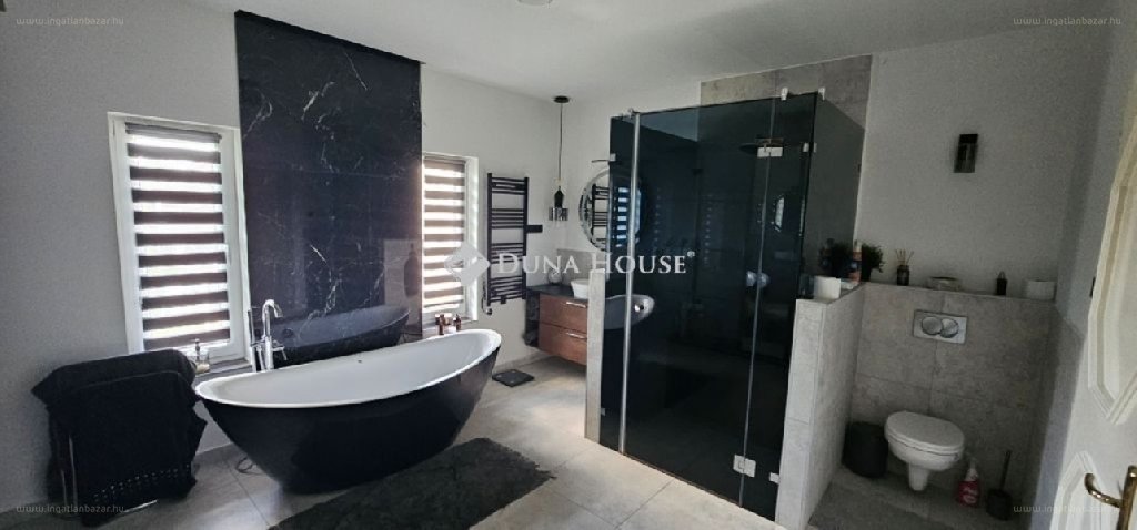 4 bed · 320m² · Családi ház · 157.000.000 ft