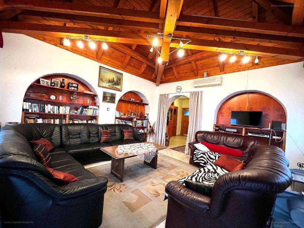 3 bed · 266m² · Ház · 159.000.000 ft