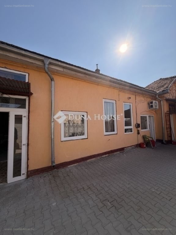 9 bed · 335m² · Családi ház · 159.990.000 ft