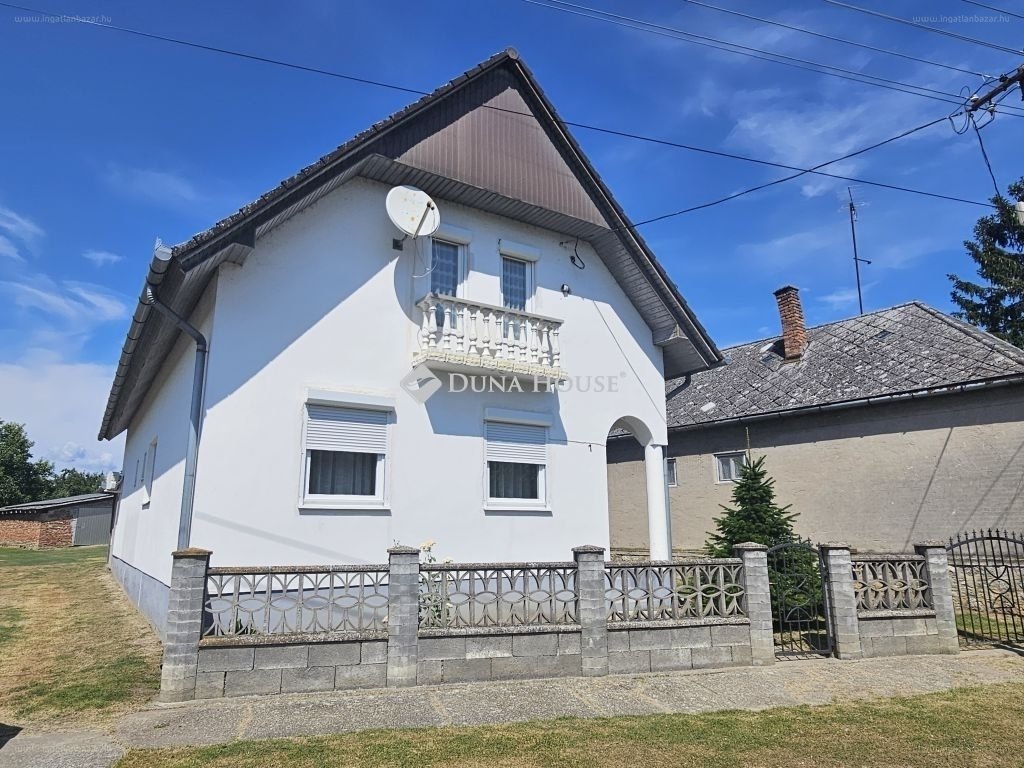 5 bed · 200m² · Családi ház · 44.900.000 ft