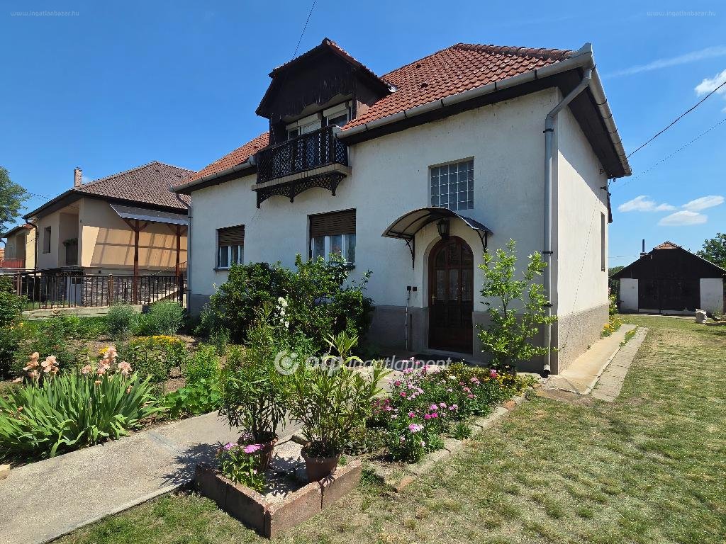 8 bed · 200m² · Családi ház · 44.900.000 ft