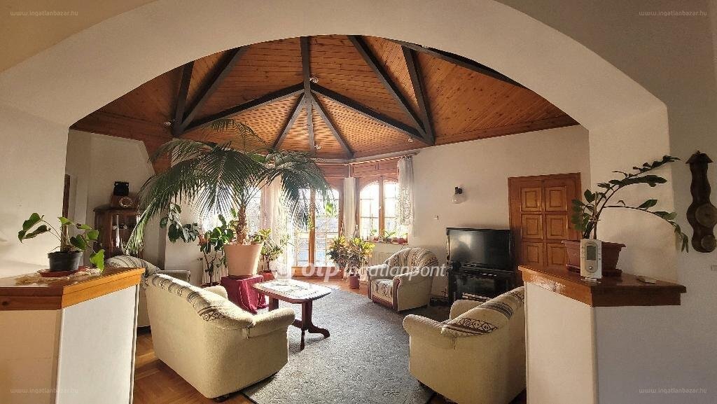 Ház · 6 hálószoba · 267 m² · 144.900.000 Ft