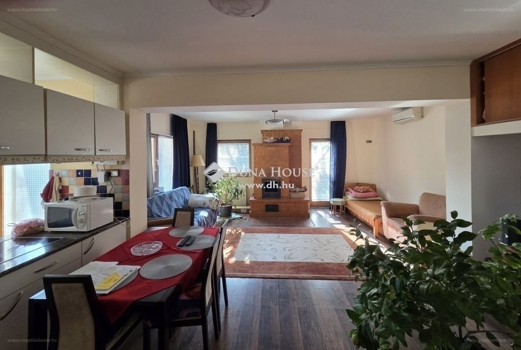3 bed · 210m² · Ház · 159.900.000 ft