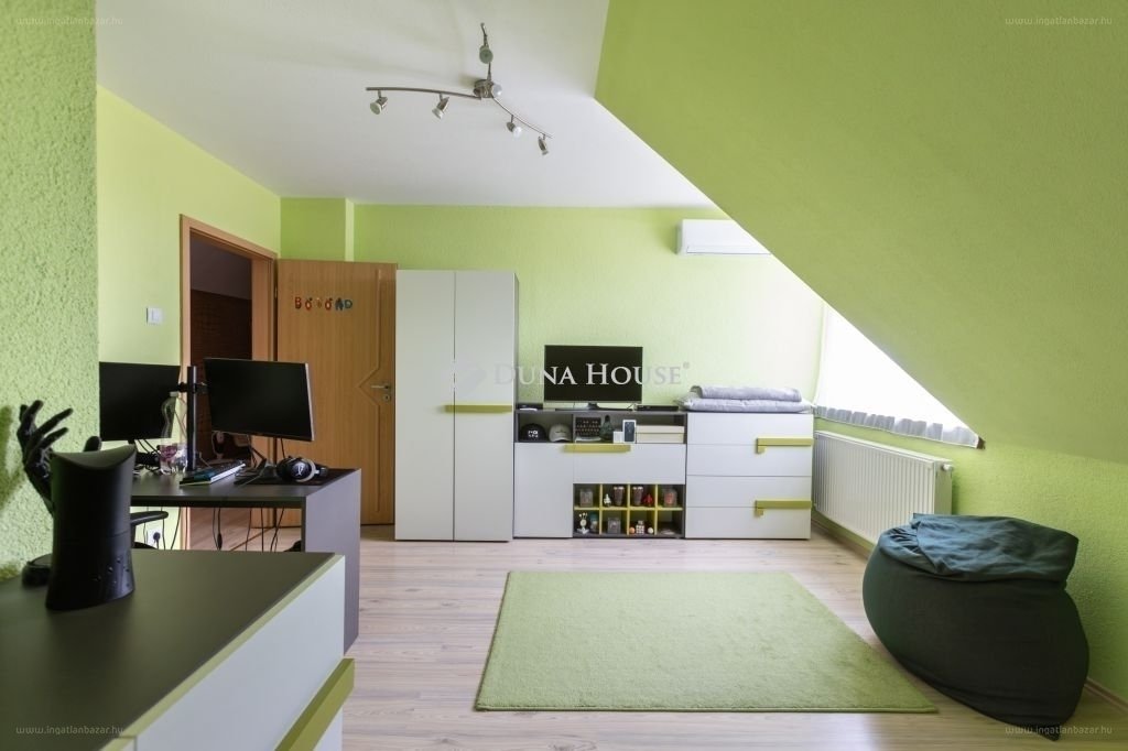 Ház · 6 hálószoba · 243 m² · 225.000.000 Ft