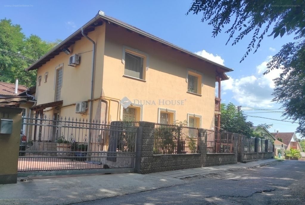 8 bed · 350m² · Családi ház · 260.000.000 ft