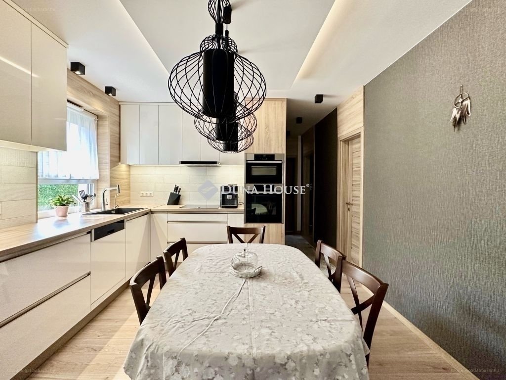5 bed · 200m² · Ház · 159.990.000 ft