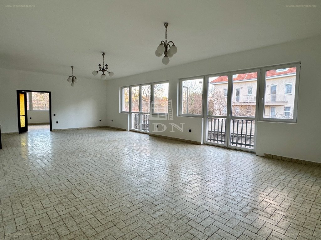 Üzlethelyiség · 5 hálószoba · 207 m² · 119.000.000 Ft