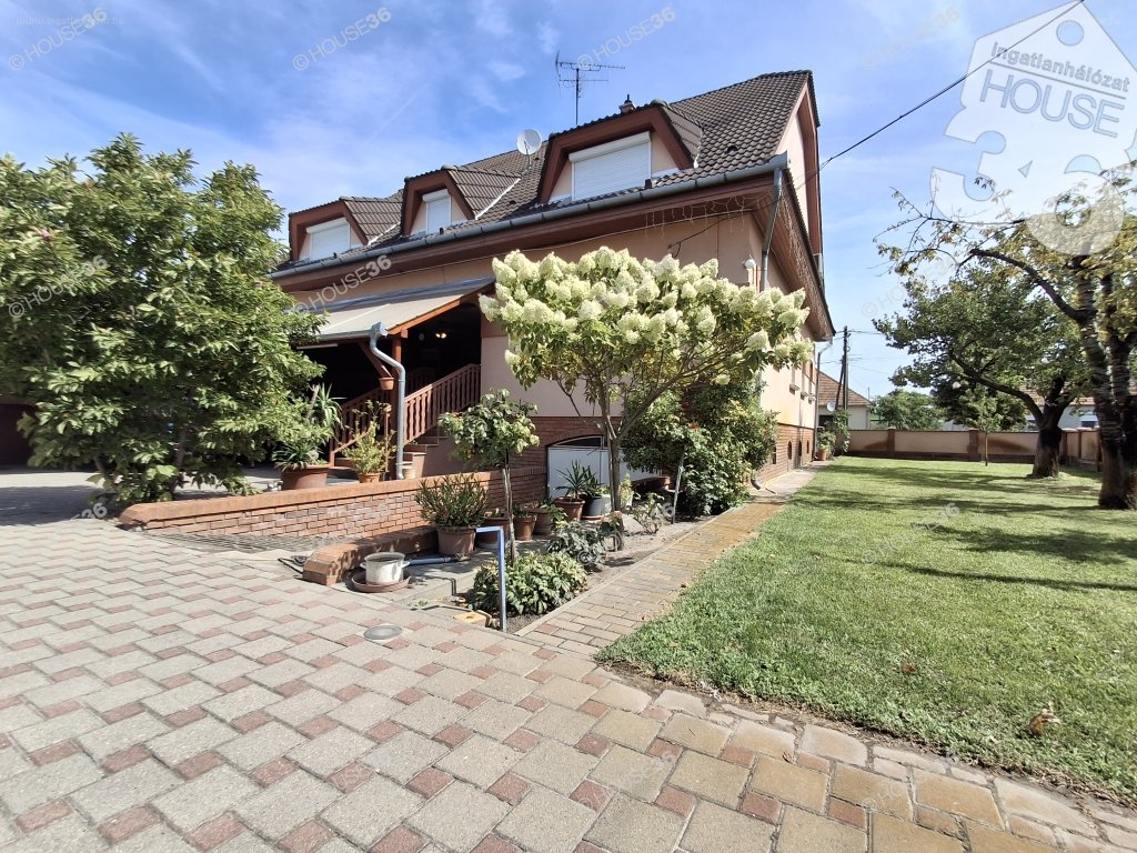 7 bed · 350m² · Családi ház · 127.500.000 ft