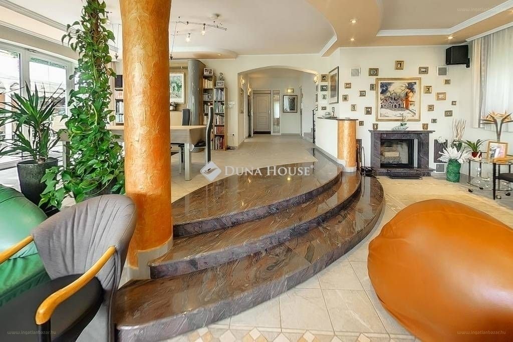 6 bed · 385m² · Családi ház · 429.900.000 ft