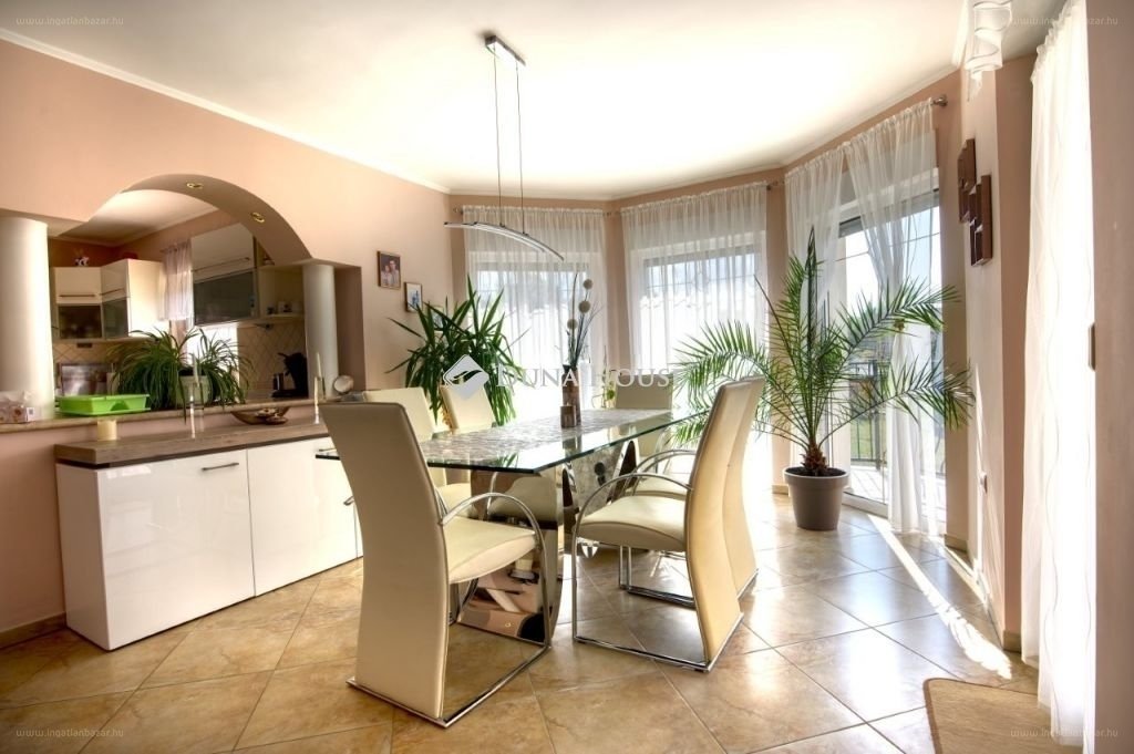 8 bed · 520m² · Családi ház · 359.000.000 ft