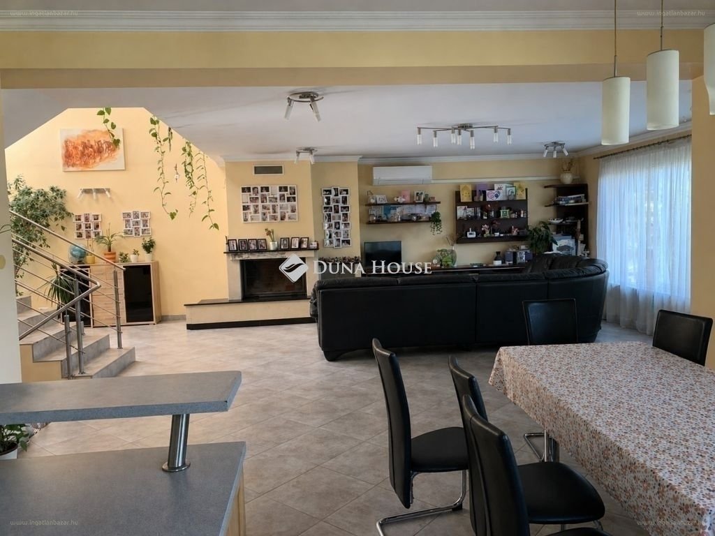 4 bed · 320m² · Családi ház · 159.900.000 ft