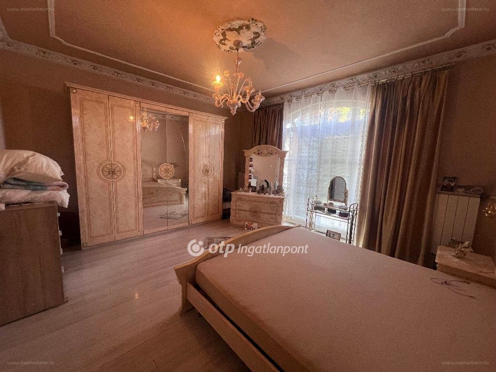 4 bed · 400m² · Családi ház · 210.000.000 ft