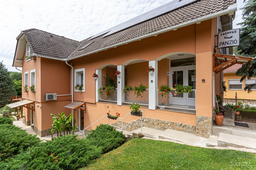 8 bed · 330m² · Családi ház · 139.000.000 ft