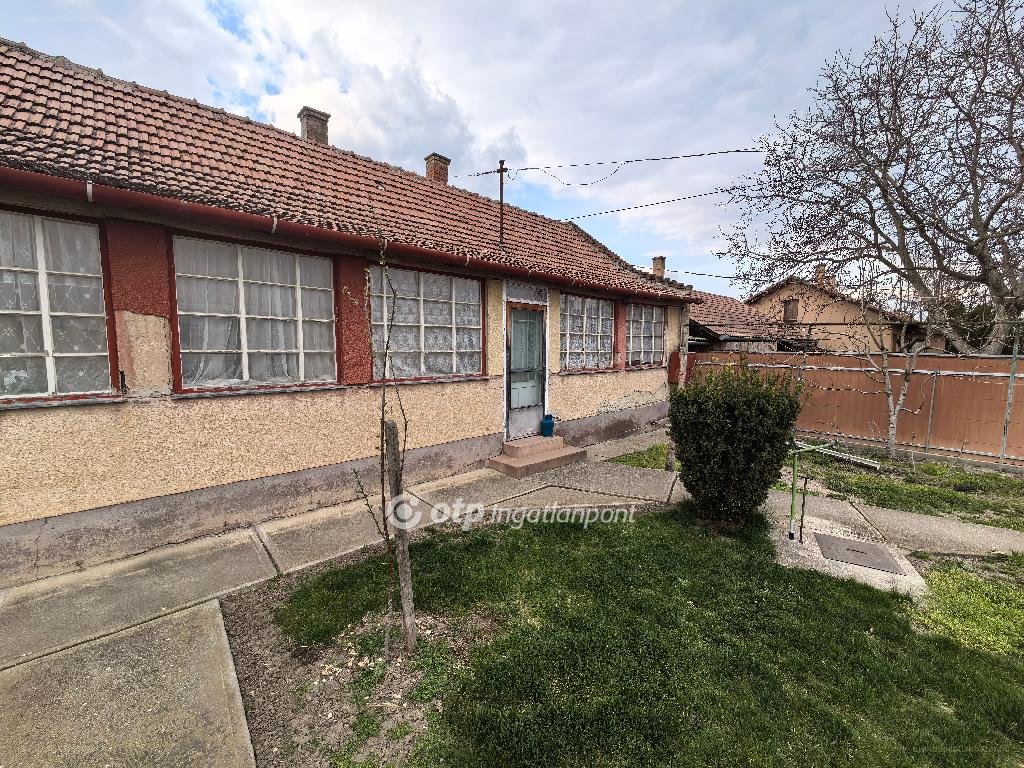 3 bed · 90m² · Családi ház · 53.900.000 ft