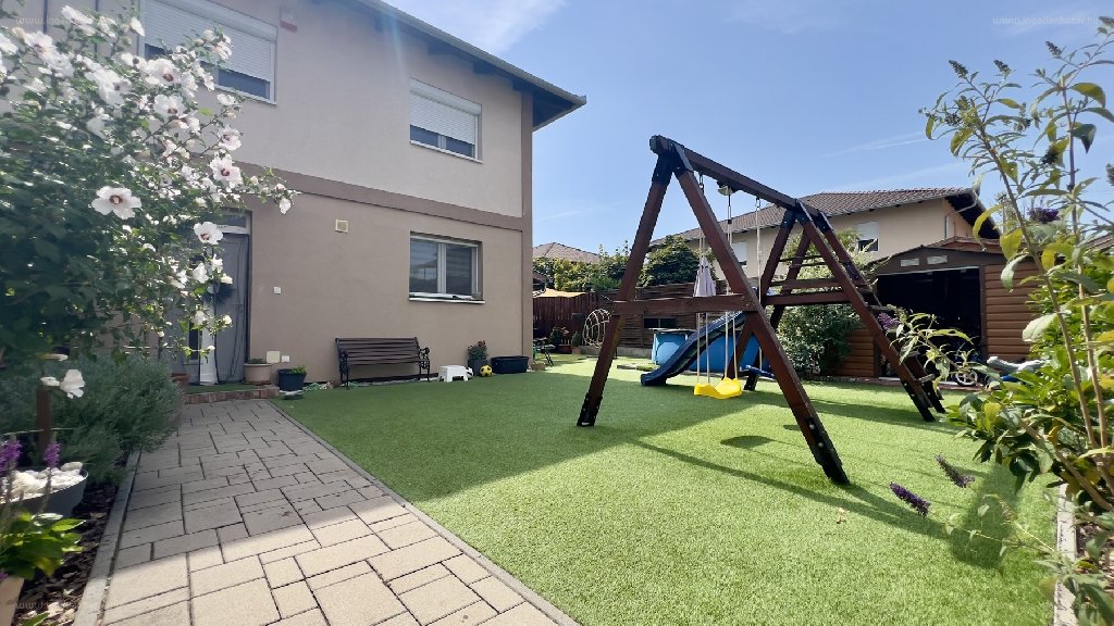 4 bed · 82m² · Családi ház · 105.000.000 ft