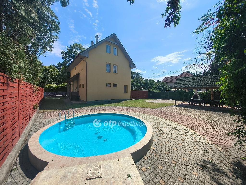 4 bed · 243m² · Családi ház · 299.000.000 ft