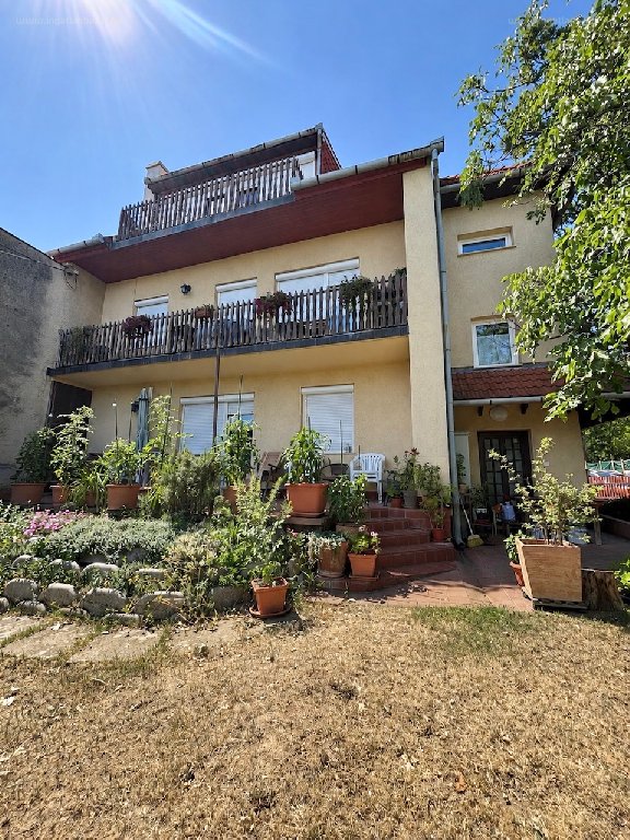 7 bed · 250m² · Családi ház · 164.900.000 ft