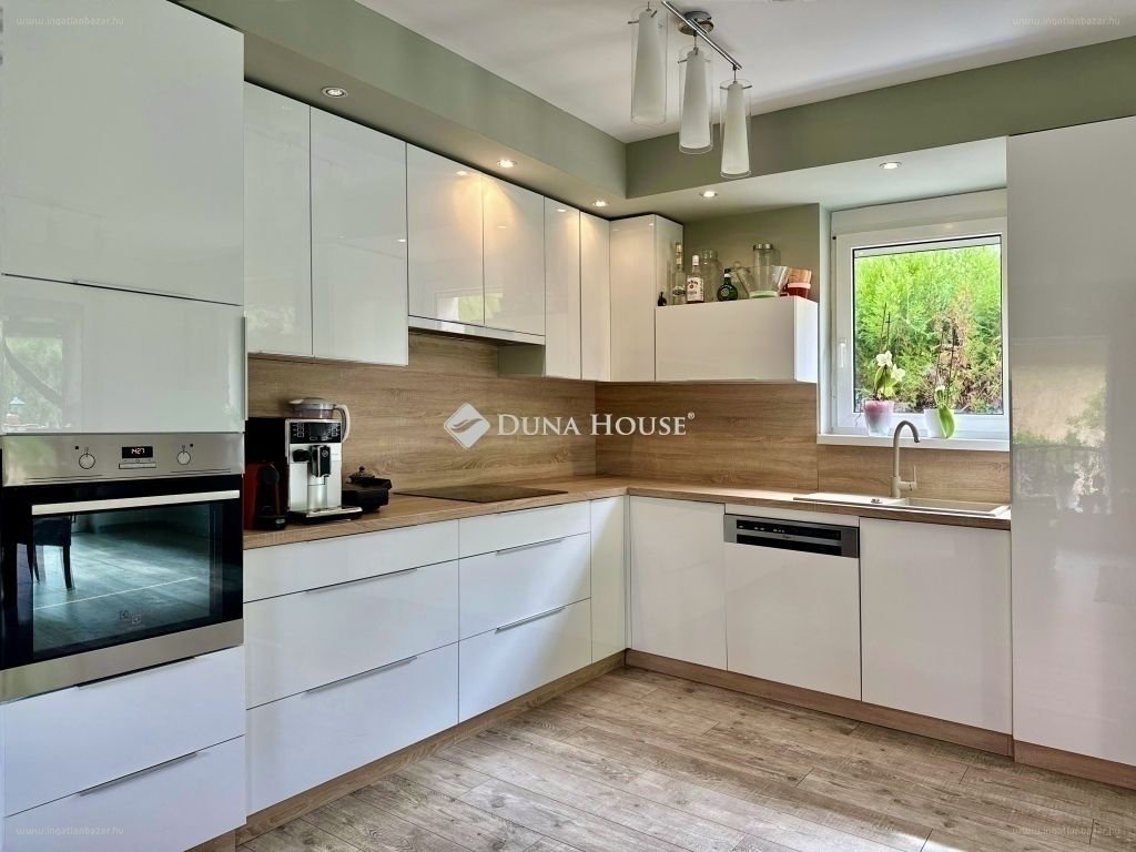 9 bed · 300m² · Családi ház · 250.000.000 ft