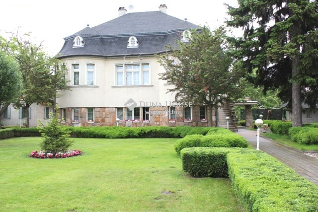 12 bed · 551m² · Családi ház · 285.000.000 ft