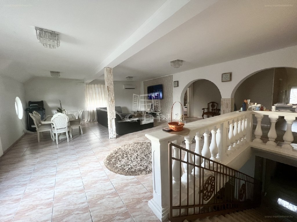 Ház · 8 hálószoba · 155 m² · 224.999.000 Ft