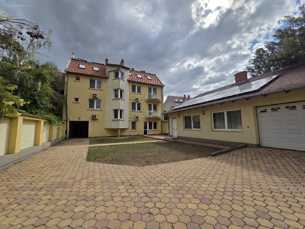 Lakás · 12 hálószoba · 700 m² · 550.000.000 Ft