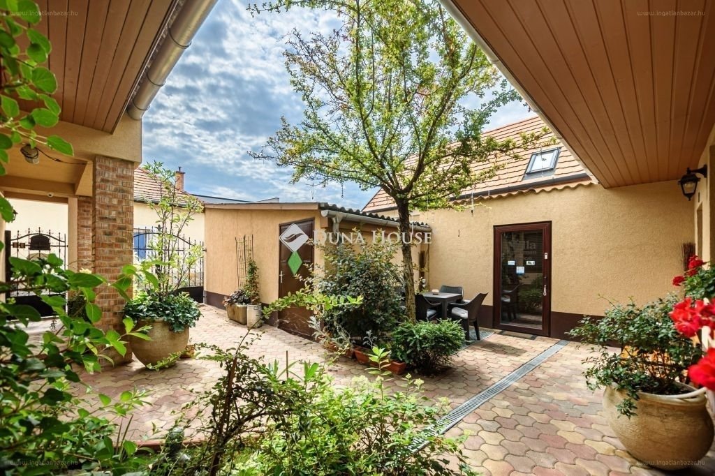 6 bed · 180m² · Ház · 279.000.000 ft