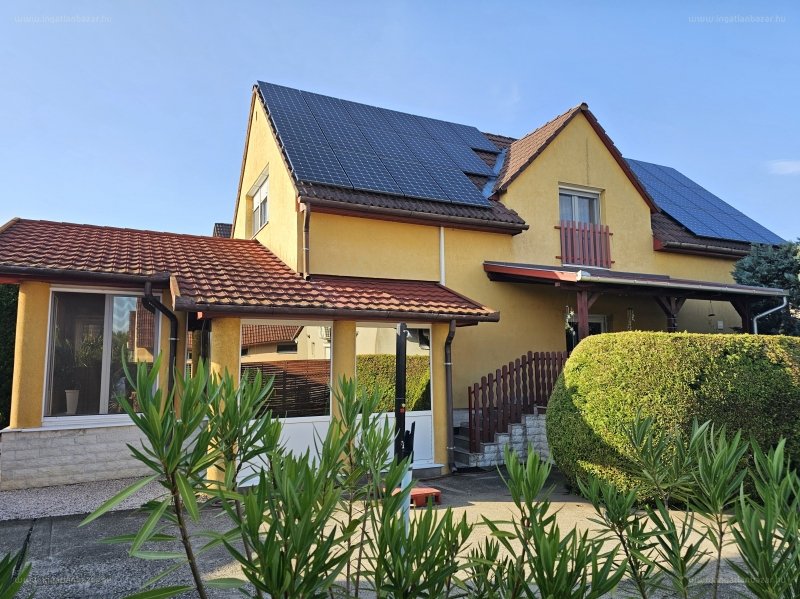 Ház · 4 hálószoba · 200 m² · 129.900.000 Ft