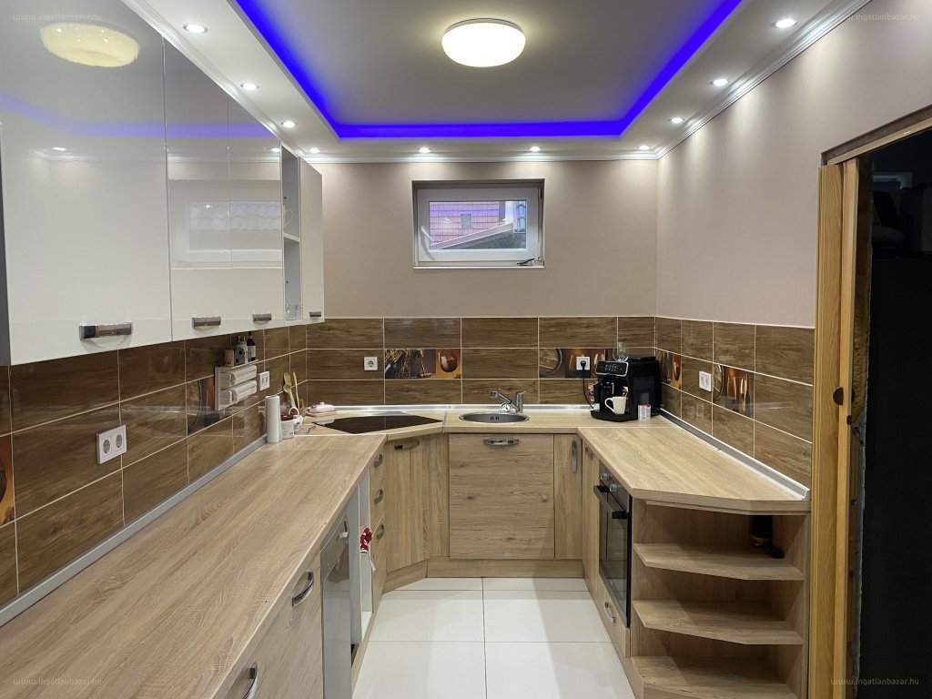 6 bed · 240m² · Családi ház · 90.000.000 ft